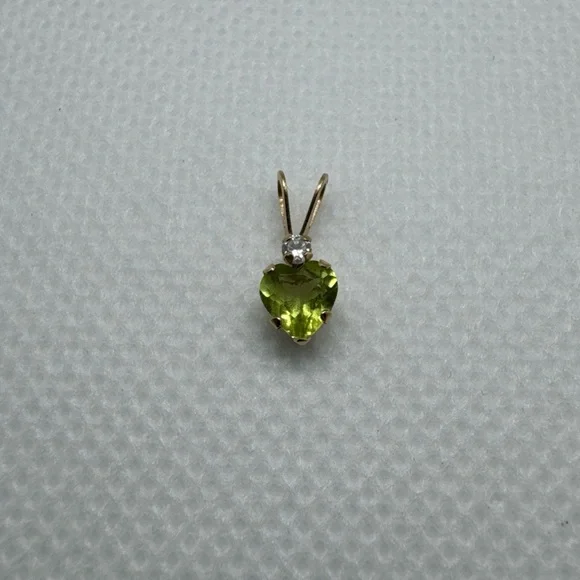 10K Yellow Gold Heart Shape Peridot And Cubic Zirconia Accent Pendant Estate - Picture 5 of 13